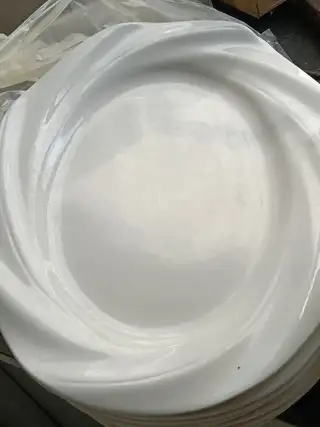 出售二手床，餐桌，屏风等物品有需要的可以打电话咨询价格