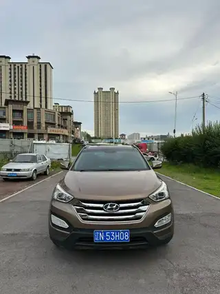 个人车，2013年，新款胜达，2.0四驱天花板配置，真皮座椅带全景大天窗，电子手刹，陡坡缓降，ECO