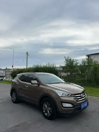 个人车，2013年，新款胜达，2.0四驱天花板配置，真皮座椅带全景大天窗，电子手刹，陡坡缓降，ECO