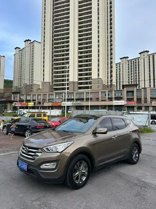 个人车，2013年，新款胜达，2.0四驱天花板配置，真皮座椅带全景大天窗，电子手刹，陡坡缓降，ECO