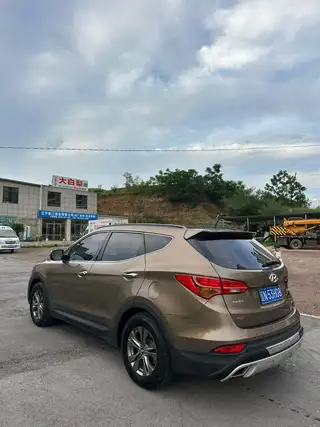 个人车，2013年，新款胜达，2.0四驱天花板配置，真皮座椅带全景大天窗，电子手刹，陡坡缓降，ECO