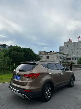 个人车，2013年，新款胜达，2.0四驱天花板配置，真皮座椅带全景大天窗，电子手刹，陡坡缓降，ECO