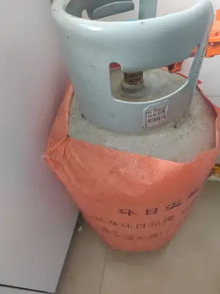 小冰柜，液化气罐出售，在楼区，自提