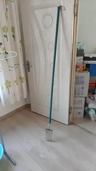 赶海衩裤，叉子，还有夹子有没有要的，共40块钱，上了班也没时间去赶海了，衩裤43码的，没有口子，没有