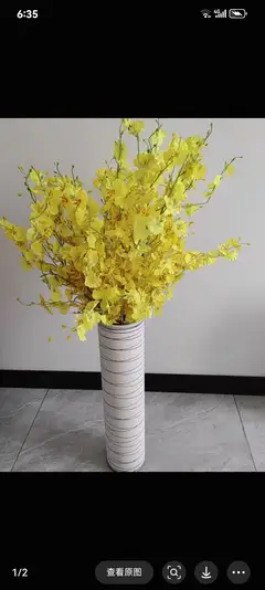 仿真花和花瓶一百多买的，很新有需要的联系我吧