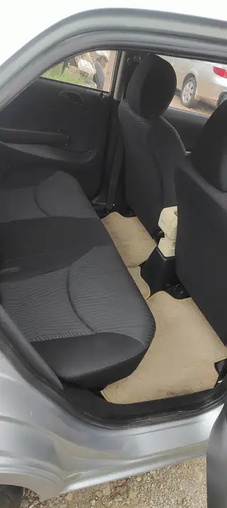 本田小车13年刚领完补贴，1.5地球梦发动机抗造省油自己百度去查，基本都是原漆，别看车子小内部空间绝