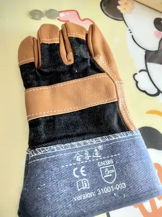 劳保手套三堂自取，电话157****6878