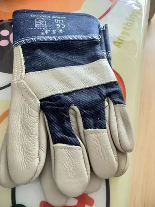 劳保手套三堂自取，电话157****6878