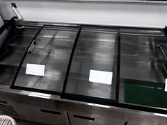 出三阶梯柜 展示柜 冷藏保鲜柜 下面冷冻 图片是实物 功能正常 2米长 1米宽 有灯光 有需要的联系
