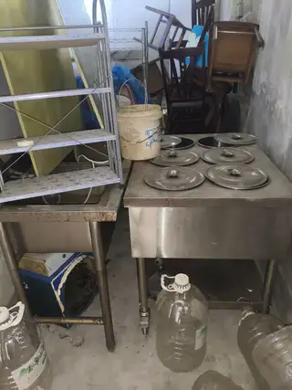 出售，个人饭店不干了。炉灶台菜盆，座椅凳，等