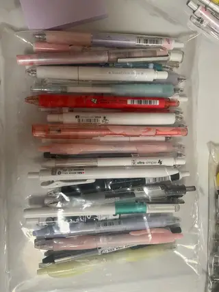 晨光按动0.5黑色笔芯15元60支 晨光0.5按动笔黑色红色20元30支打包卖 晨光热可擦笔晶蓝黑色