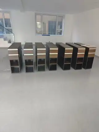 办公室沙发，会议桌，办公桌有需要的联系我