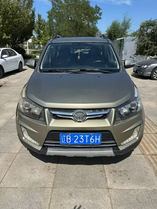 14年北汽幻速S3 手动1.5 铝合金轮毂 真皮座椅 导航倒车影像 中央空调可单独控制风量大小 7座