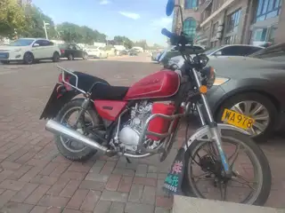 凌肯豪爵125摩托车全车动力极品，外表八九成，上下班骑着舒服，车给有就撩。