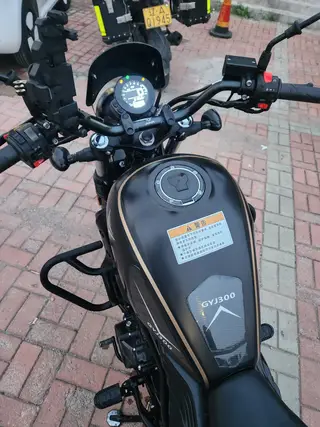 24年早产的摩托车不骑了，香帅苍云300，车子没有划痕和倒车摔车，300cv国际6档，行驶1万公里缓
