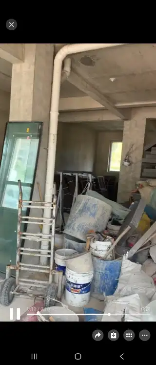 波尔多峰境北门 依云半山南门 地图是101披萨旁边 95平商铺709-1 出租 目前正在走手续状态中