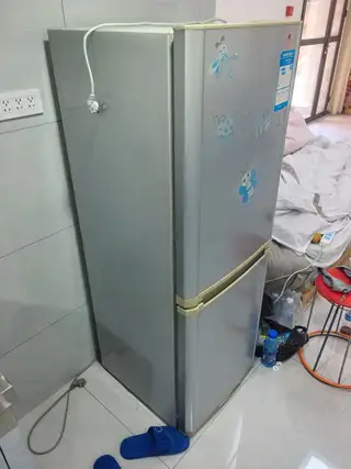 处理冰箱150元，床180/200=150元.烧烤出烟炉680.今天一天明天拉走