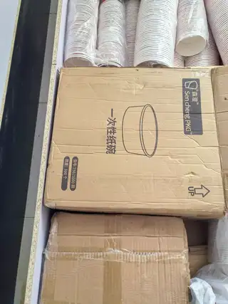 装烤冷面臭豆腐盒若干淘宝买的低于买价出售一个展柜买的时候七百多现在也降价出售