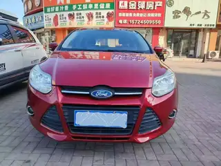 新到13年早产 福特福克斯，经典两箱运动版，美女两手车，自动挡1.6排量，高配带天窗，恒温空调，双拼