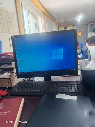 电脑主机显示屏全带，办公，电影，没问题，在楼区，