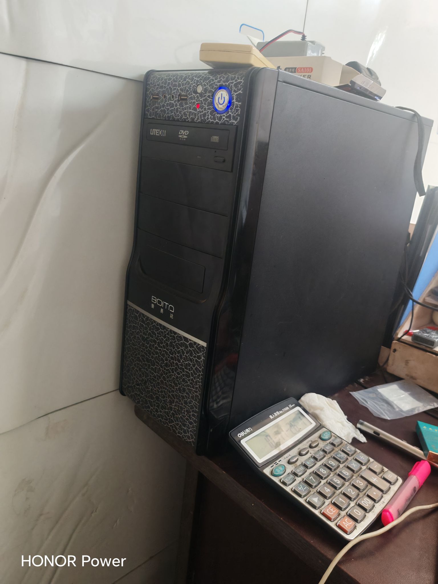 电脑主机显示屏全带，办公，电影，没问题，在楼区，