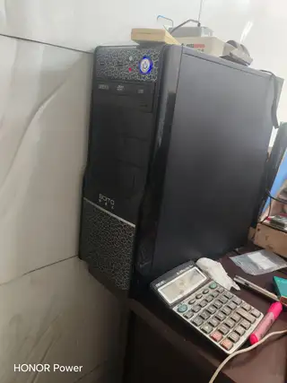 电脑主机显示屏全带，办公，电影，没问题，在楼区，