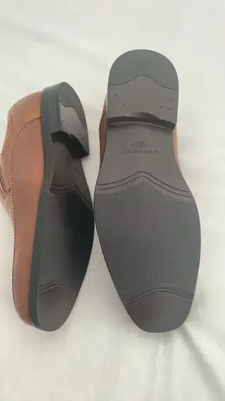 一双真皮牛皮男士单鞋美国买回来的，有识货的电话咨询