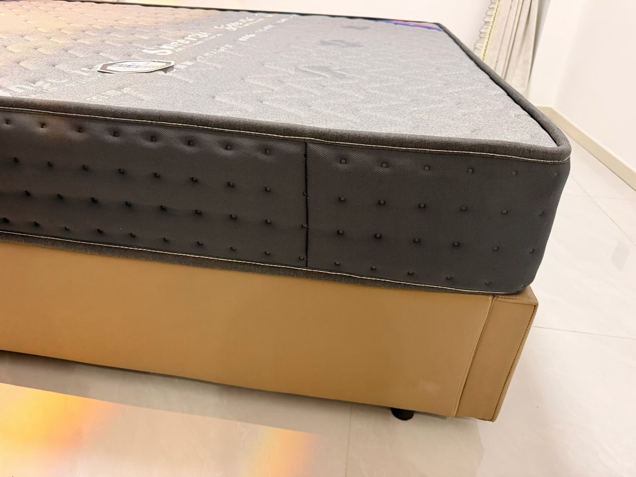 基本全新没用过床垫便宜出需要的滴滴！ 180cm*200cm 需自取哦