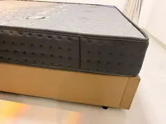 基本全新没用过床垫便宜出需要的滴滴！ 180cm*200cm 需自取哦