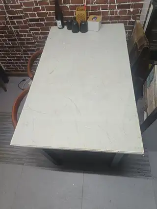 烤肉店不干了，全便宜处理，炸串机送案子，三个案子全都便宜，消毒柜，桌子全部处理，送两个壁挂风扇，电话