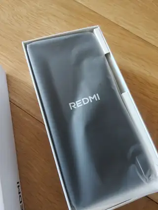 全新Redmi R70 5G，6+128G，国行正品，原装盒子+全套配件都在，支持5G全网通，Hyp