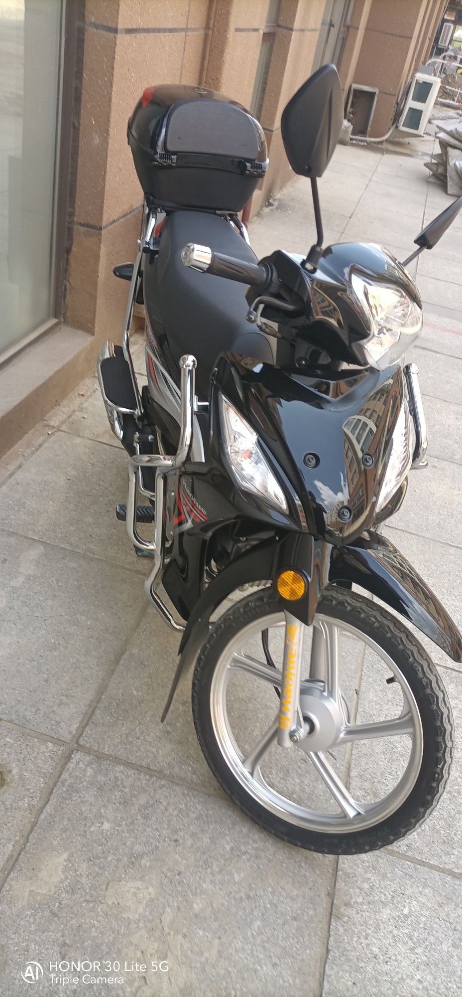 豪爵一7，实表一万二千多公里，全车原板，有牌照
