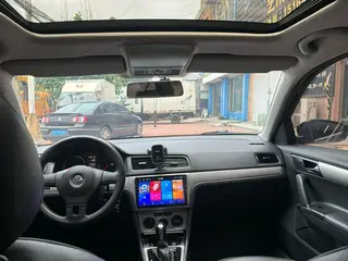 14年大众朗逸 自动1.4t，个人两手车，全车原版， 原漆非常多，底牌非常紧凑，四条新轮，13万多公