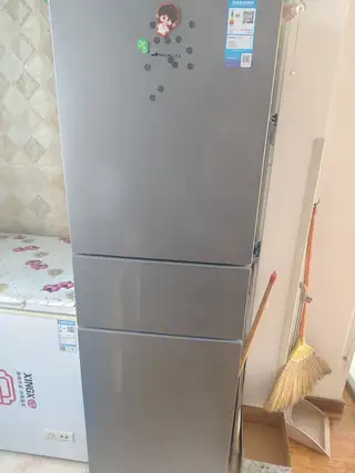 急售一个长虹电视，小天鹅冰箱，便宜出，电话，微信都可以