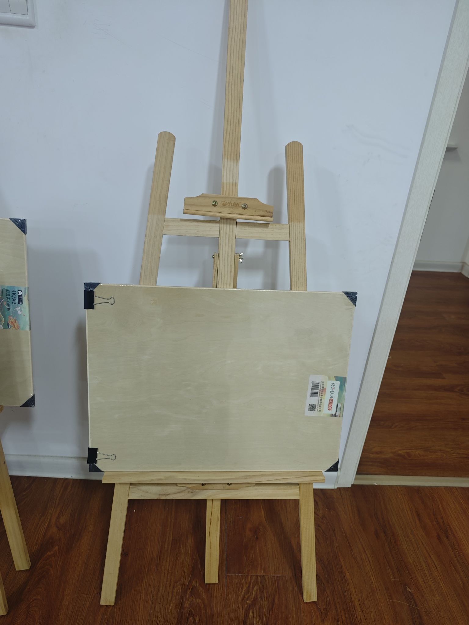 出售7个实木花架➕实心画板，几乎全新！实木材质，结实稳当，画板带保护膜，保存很好，适合画画、写生、美