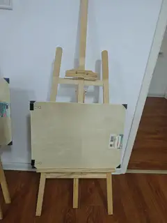 出售7个实木花架➕实心画板，几乎全新！实木材质，结实稳当，画板带保护膜，保存很好，适合画画、写生、美