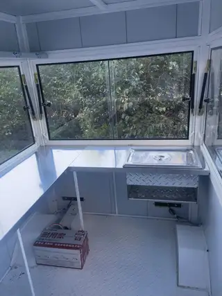 餐车出售，刚刚回来的新车，因为老家有事儿不能经营了，割爱转让，非诚勿扰！谢谢