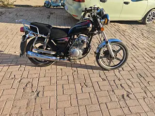 豪爵-8f 125摩托车 前后轮胎够用 电启动都好用 发动机无敌好 一碰就着车 诚心买来电 没屁阁楼