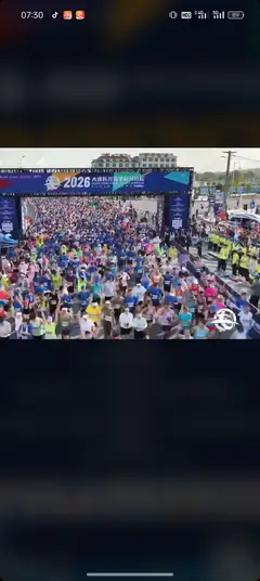 低价出售LED显示屏，陶瓷立柱式洗手盆，椅子，大盆花卉189****2528微信同步