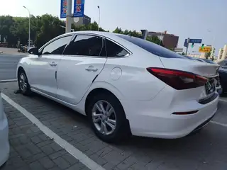 新到19年新款长安逸动GDl，个人一手车，6万多公里，手动挡1.6排量非常省油，一件补漆剩下全车原漆