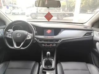 新到19年新款长安逸动GDl，个人一手车，6万多公里，手动挡1.6排量非常省油，一件补漆剩下全车原漆