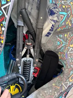 健身器材，杠铃，哑铃，壶铃可以自己组装，还有一对2.5公斤的哑铃，握力器，俯卧撑支架，拉力器，腹肌轮