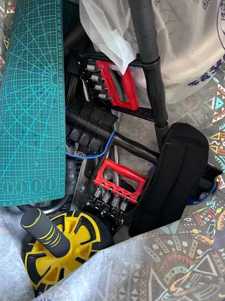 健身器材，杠铃，哑铃，壶铃可以自己组装，还有一对2.5公斤的哑铃，握力器，俯卧撑支架，拉力器，腹肌轮