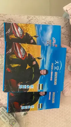 雨衣新的2套，连体服4套新的，还有一套工作服新的，耳塞，100个