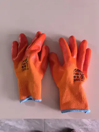 全新正品星宇手套，3元一副有20副左右.耐磨防油防尘带着舒适