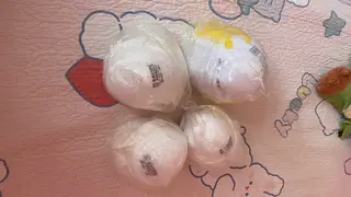 水洗工作服，便宜50元3套，干活穿不用洗，3m口罩2元一个，波纹手套2元一副都要还便宜。雨衣两套新的