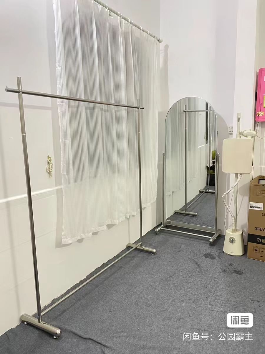 服装展会用了一次撤下来的304不锈钢落地衣架没有地方放了低价出售100元2个