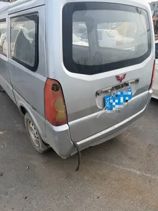 没手续，纯库房，能开能跑。价格不贵3000元