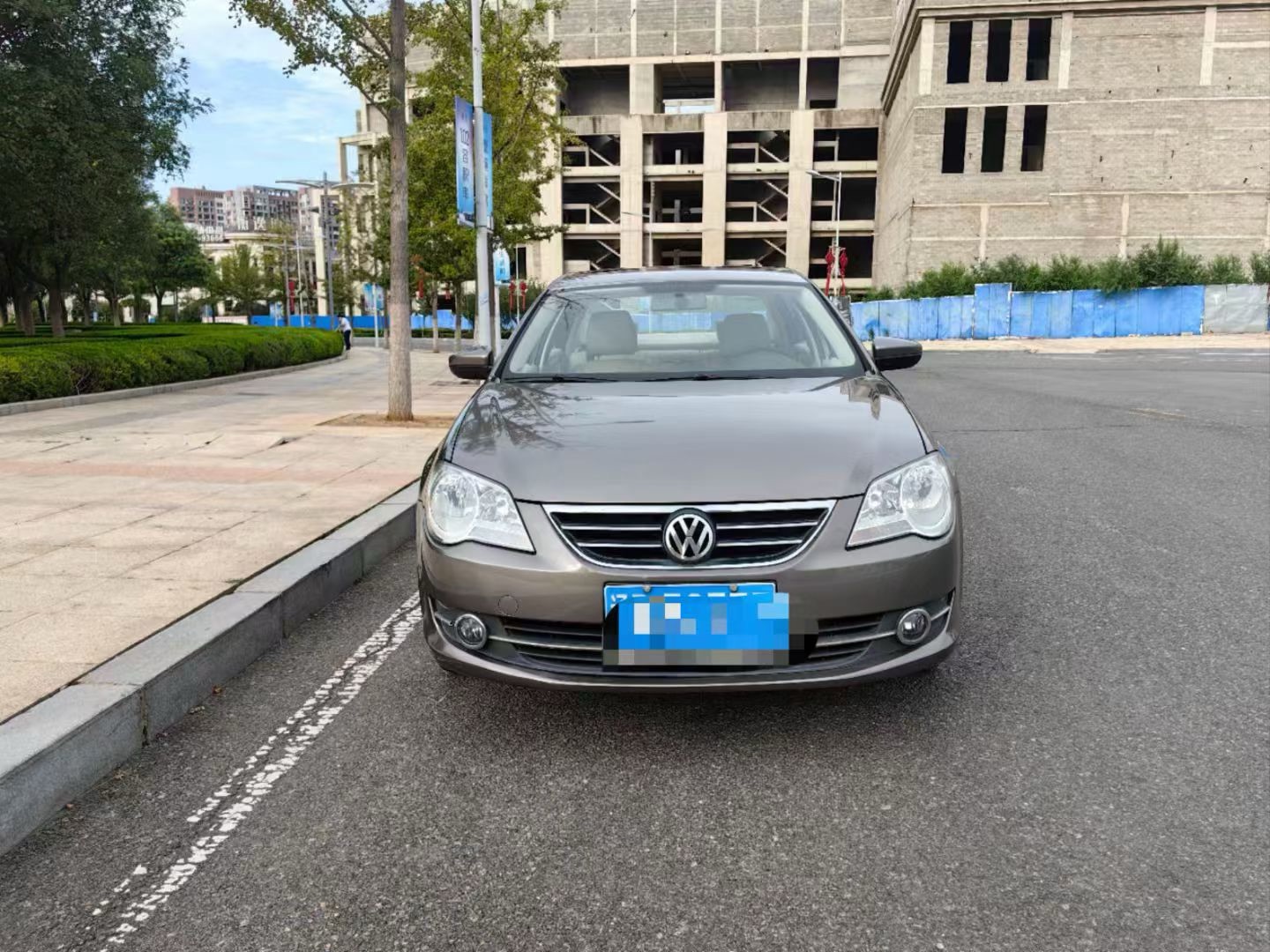 新到12年早产大众宝来，手动1.6，本地两手，车况精品，整车两件划痕补漆，实表13万公里，保险检车到