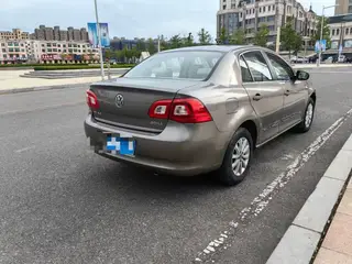 新到12年早产大众宝来，手动1.6，本地两手，车况精品，整车两件划痕补漆，实表13万公里，保险检车到